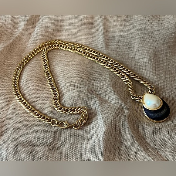 Jewelry - Beautiful Vintage Necklace!